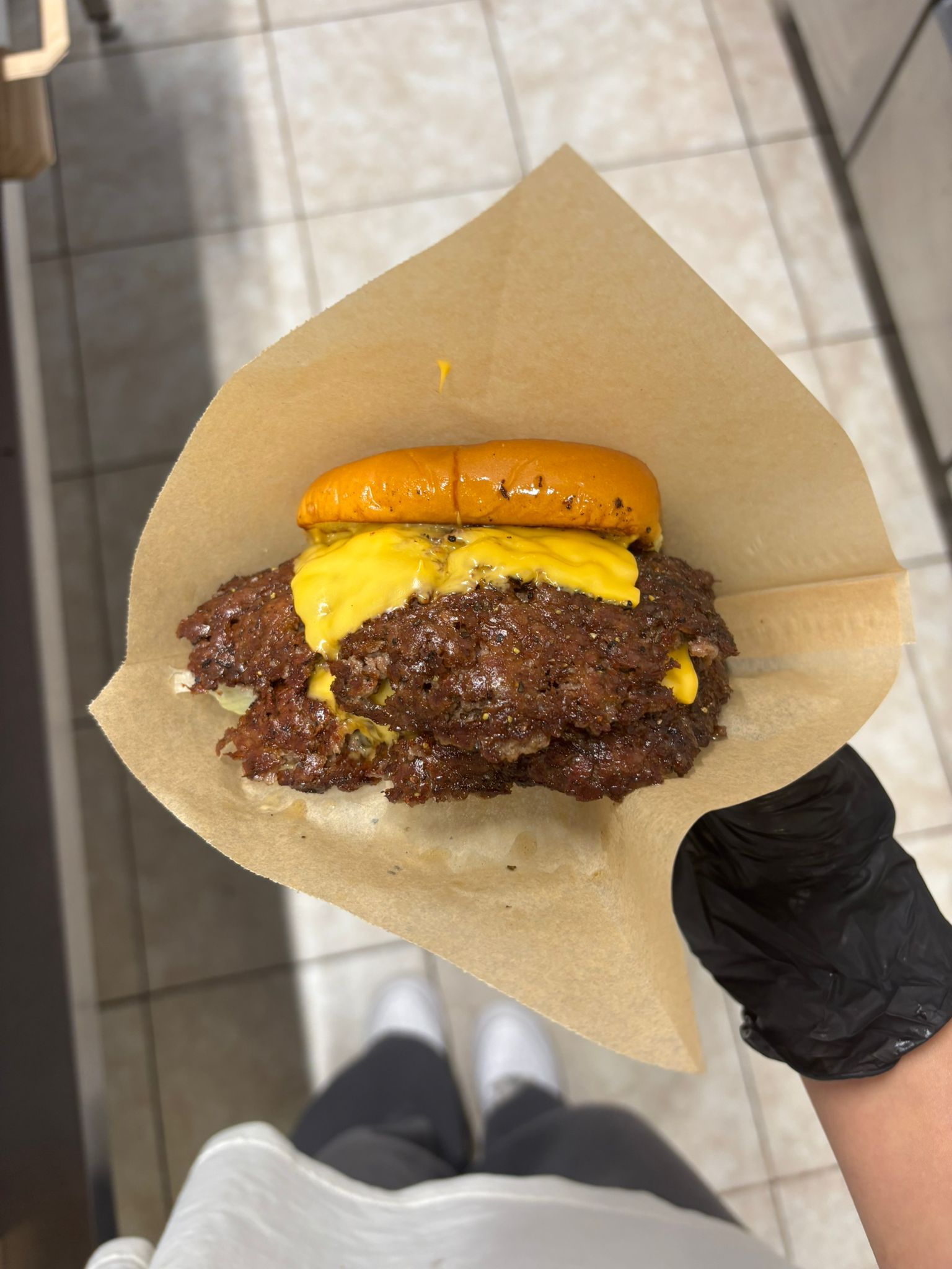 Double Cheeseburger mit knusprig gesmashten Patties